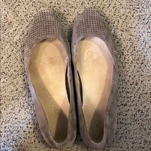 Taupe Vionic flats